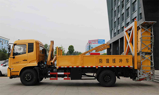 東風天錦防撞緩沖車