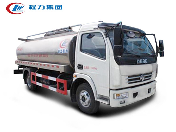 東風(fēng)多利卡鮮奶運輸車